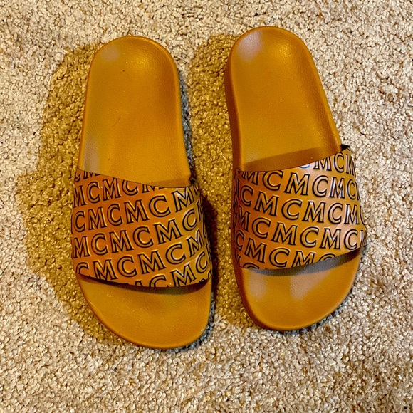 Designer 100% authentic MCM slides - Picture 2 of 2